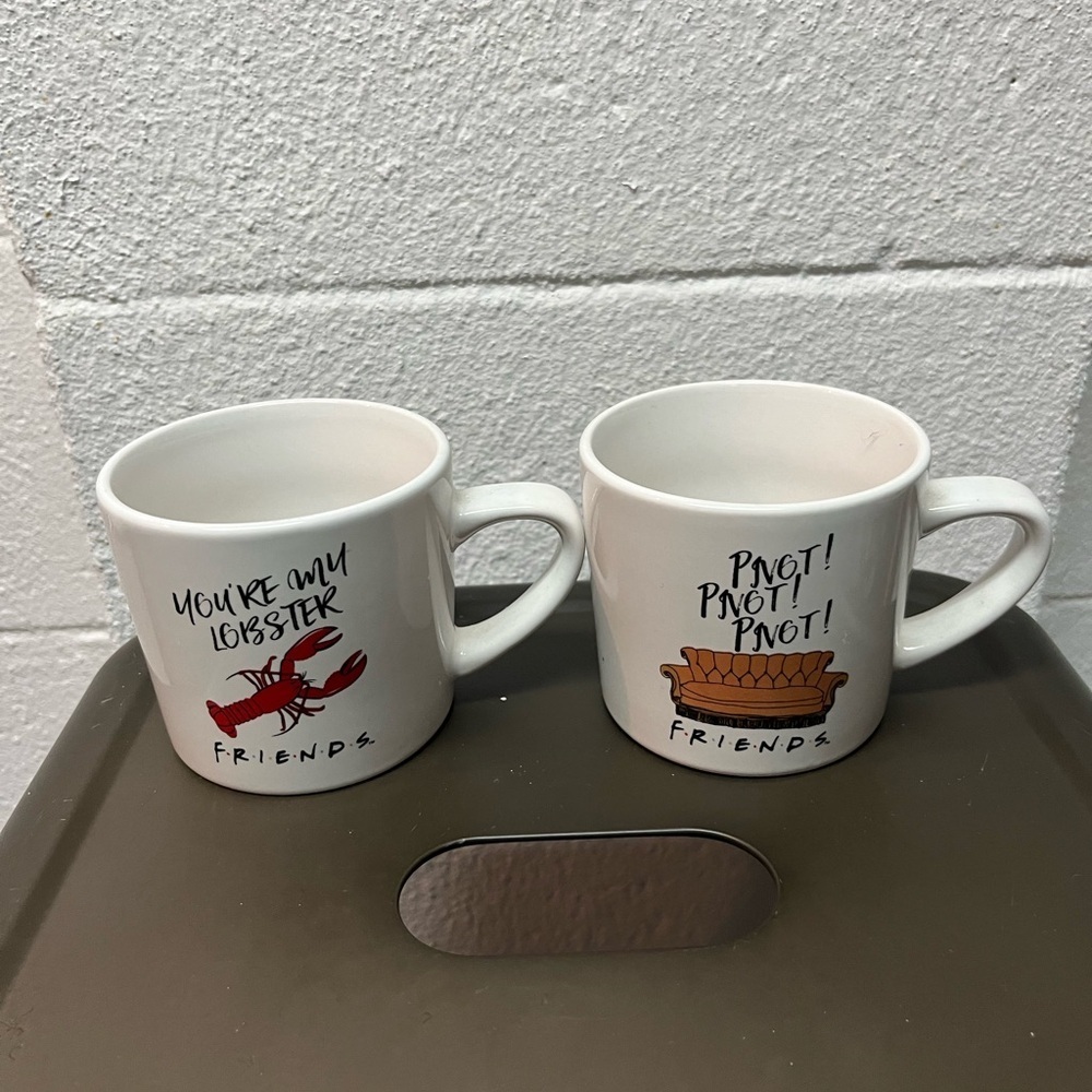 FRIENDS White and Red Mug Set
